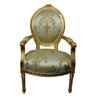 Poltrona Clássica Bege com Detalhes Dourado - 110x70x66cm - Poltrona Exclusiva: Design Único - 1
