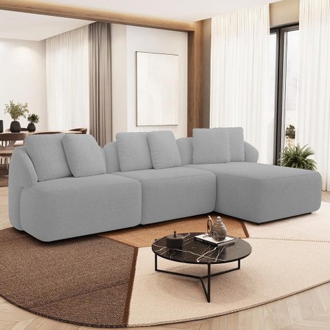 Sofá 4 Lugares com Chaise Direito Sala Living 288cm Arlo F04 Bouclê Cinza - Lyam Decor