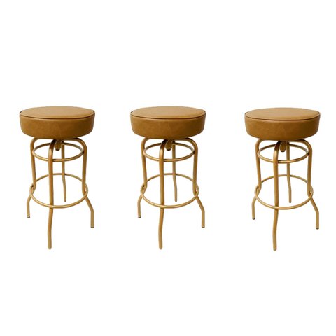 Banqueta Bar Altura 65cm Giratória Cor Dourado Fosco Assento Cor Caramelo Grosso Kit 3 Unidades Polt
