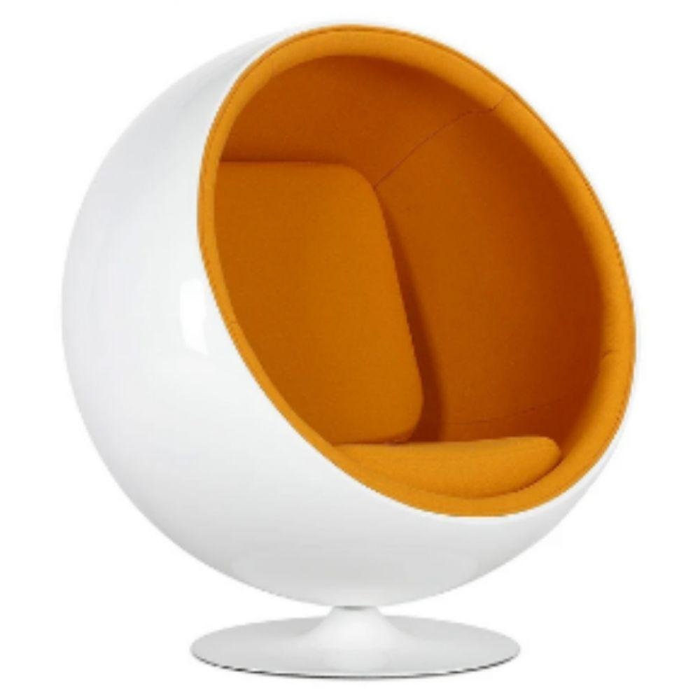 Poltrona Ball Chair Branca Revestida Em Tecido Sued Amarelo
