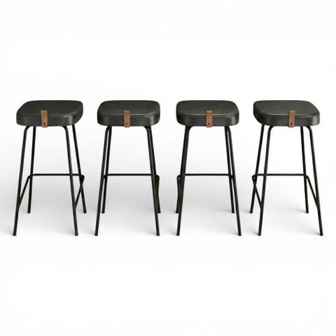 Kit 04 Banquetas Altas Cozinha e Área Gourmet Vik Estofada Couríssimo Preto - Desk Design