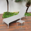 Ver imagem 1 de Kit 1 Espreguiçadeiras Catar Branca + Mesa P/ Jardim e Piscina