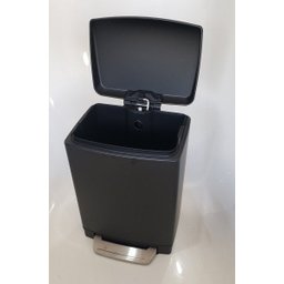 Lixeira inox com pedal retangular Slim Black Matte 6 litros - 4
