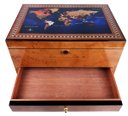 Ver mais imagens de Caixa Umidificadora de Charutos com Gaveta Design Luxuoso Mapa Mundi