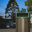 Ver imagem 2 de Lixeira Madeira Plástica 75 Litros - 50 Cm:cinza/verde