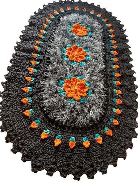 Tapete de Luxo Crochê Preto com Flor Vermelha Artesanal - 1