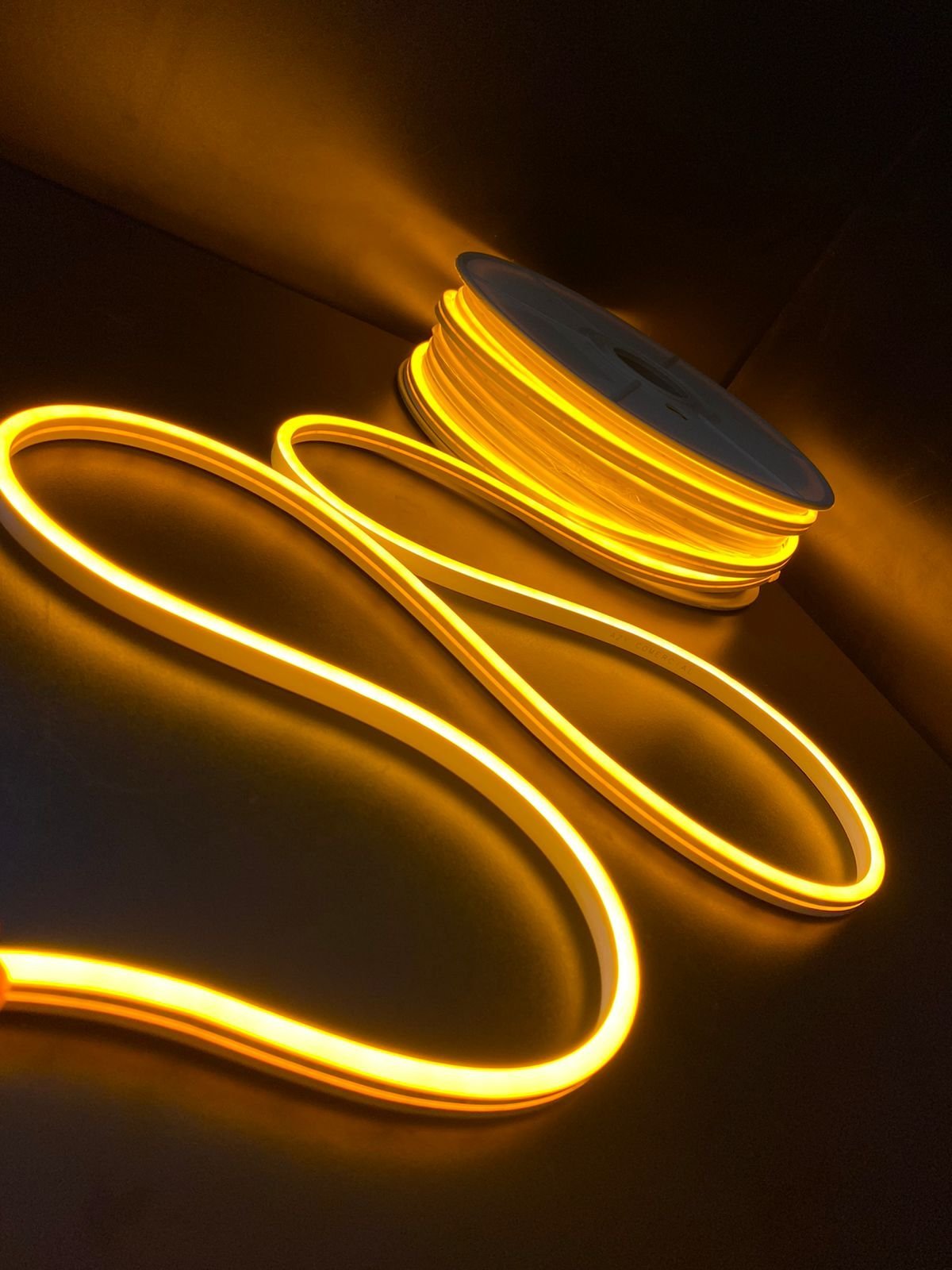Mangueira Neon 12v - 5 metros - Painel Neon - Corte 2,5cm 6 x12mm - Cor: Amarelo - Bivolt - 1