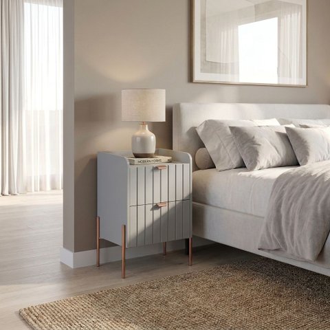 Mesa de Cabeceira Moriah 45cm Cinza Luxo MDF Ripado Industrial Pés Ferro Cobre