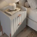 Ver imagem 2 de Mesa de Cabeceira Moriah 45cm Cinza Luxo MDF Ripado Industrial Pés Ferro Cobre