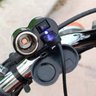 Tomada 12V e USB 5V para Moto Carregador A Prova D'Gua - 3