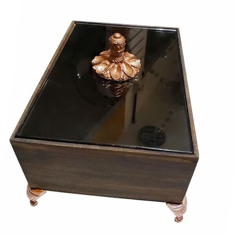 Porta Joias decorativo uso aperador rak , estantes penteadeiras Acabamento madeira Porta Joias ;