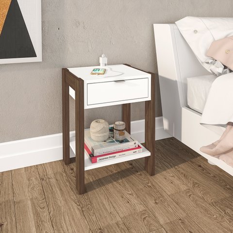 Mesa de Cabeceira Quarto com 1 Gaveta Prateleira e Tomada: Branco com Nogal
