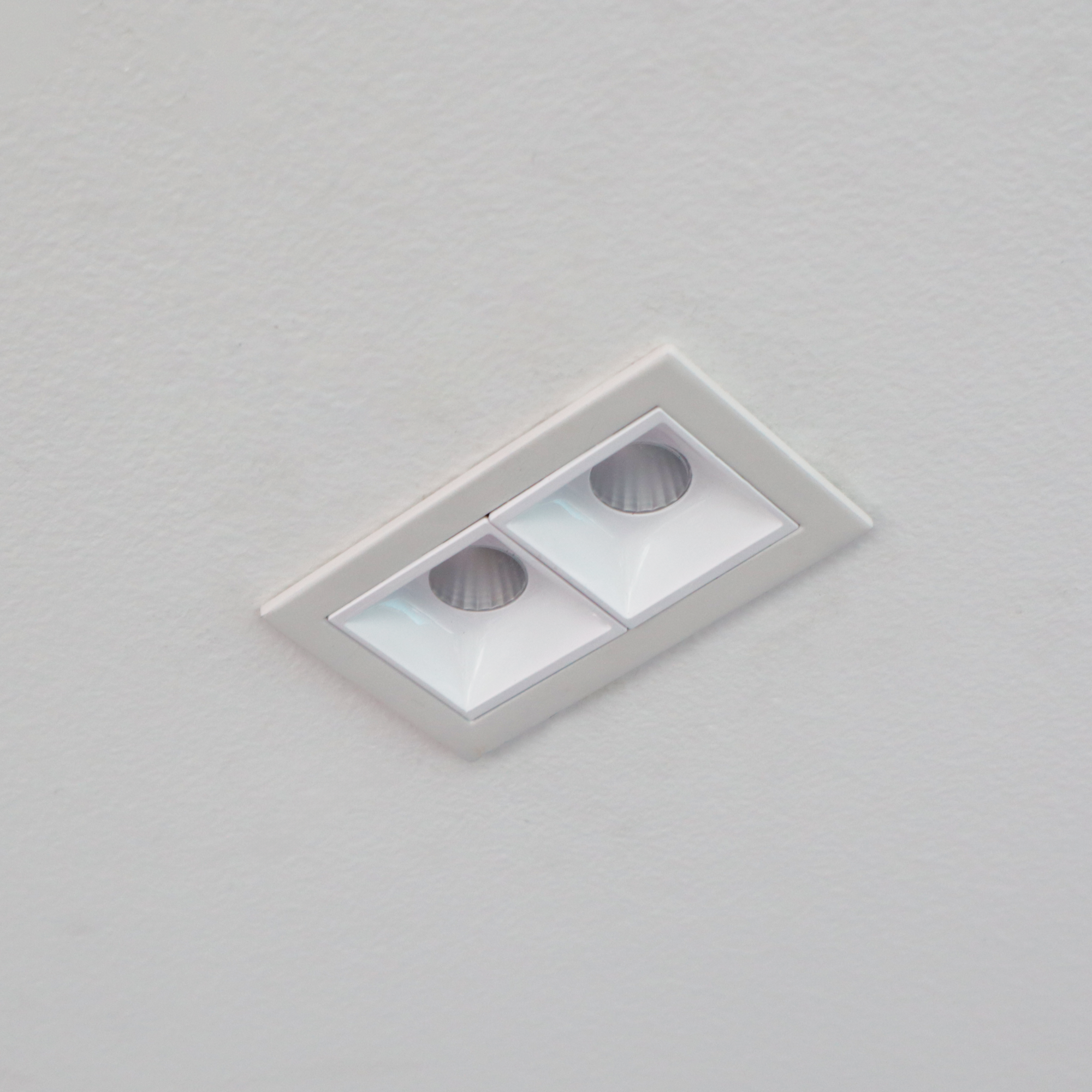 Luminária Vigo 4w 2700k Branco