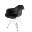 Ver imagem 3 de Kit 2 Cadeiras Eames com Braços Preta - Base Eiffel Cromado