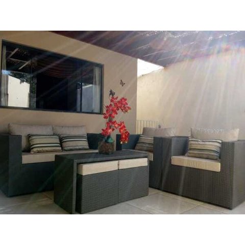 Conjunto de Sofá de 4 Lugares em Fibra Sintética + Mesa com Puff