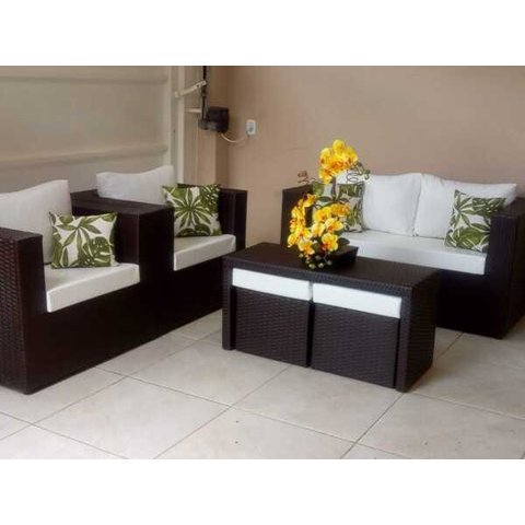 Conjunto de Sofá de 4 Lugares em Fibra Sintética + Mesa com Puff