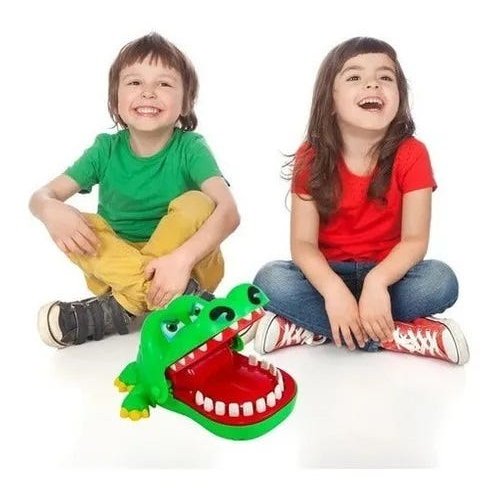 Crianças jogam cuidadosamente crocodilo cuidado com o jogo de diversão da  família Croc 2-4 jogadores de idade 3+