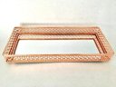 Ver imagem 1 de Bandeja Retangular Espelhada Rosé com Detalhes Vazados 26x11x3,5cm