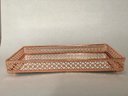Ver imagem 2 de Bandeja Retangular Espelhada Rosé com Detalhes Vazados 26x11x3,5cm