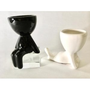 Vaso Cerâmica Preta estilo Sentado e Vaso Cerâmica Branco estilo Deitado com Planta Decor