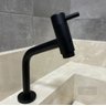 Torneira Bica Baixa Metal Preto Fosco Banheiro Lavabo 1060 - 1