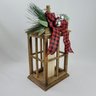 Lanterna Decorativa Natal Laço Xadrez Madeira Vela Led 46cm - 4