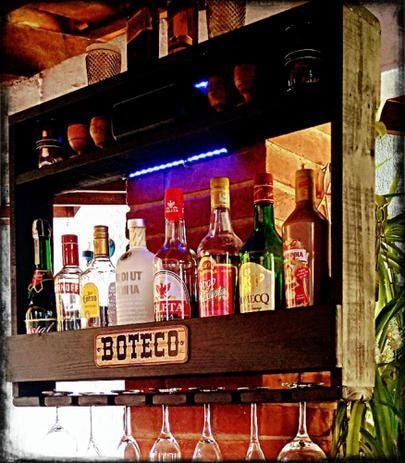 Bar de Parede Boteco “Chimera Concepts” para 09 Garrafas - Preto com LED Azul - 4
