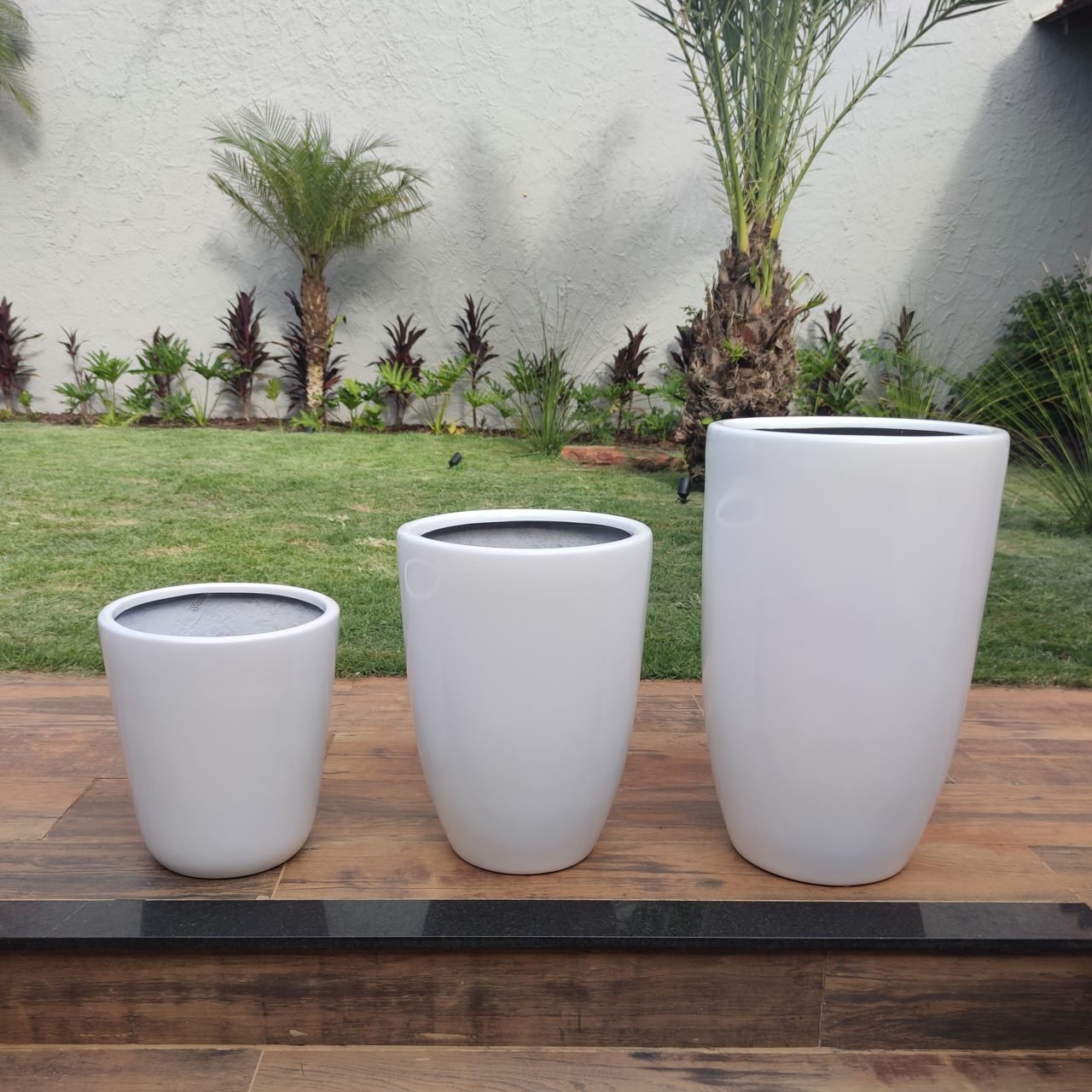 Trio de Vasos Branco Fibra de Vidro Estilo Vietnamita 37, 48, 63cm