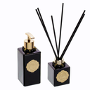Ver imagem 1 de Kit Lavabo 2 Produtos Vidros Pretos Enfeites Dourados - Fragrância: Lush