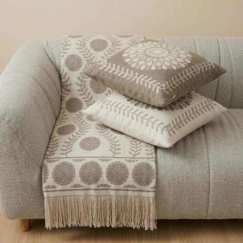 Kit Manta e Almofadas Decorativas para Sofá Georgia Caramelo - Nexta Casa