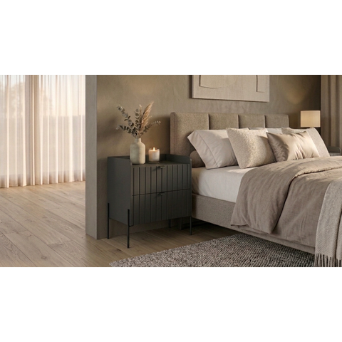 Mesa de Cabeceira Moderna com Gavetas MDF Moriah 60cm Grafite com Pés e Puxadores Industrial