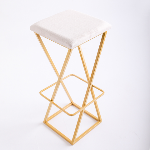 Banqueta Industrial Z Alta 70cm com Armação de Metal Dourado Estofado Bege