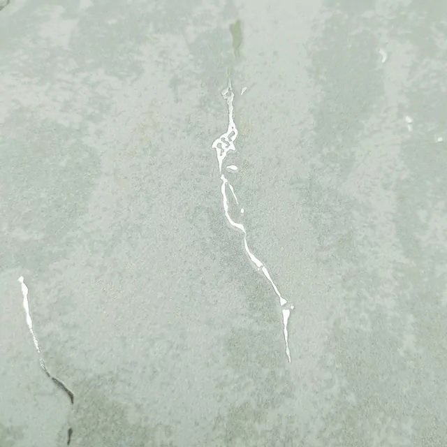 Papel de Parede Kantai Coleção White Swan Cimento Queimado Cinza com Brilho Prata - 3