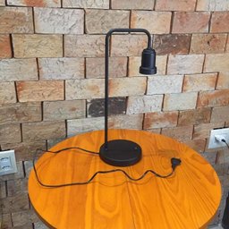 Luminária de Mesa Retrô Bivolt Preta em Alumínio Megan - 6