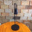 Ver imagem 4 de Luminária de Mesa Retrô Bivolt Preta em Alumínio Megan