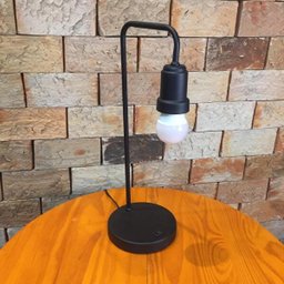 Luminária de Mesa Retrô Bivolt Preta em Alumínio Megan - 5