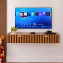 Ver imagem 2 de Rack Suspenso 1.20 Home Tv 42" Bancada Flutuante 2 Porta Puxador Concha Sala Quarto Fendi/ripado