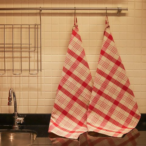 Pano de Copa Lais Off White com Xadrez Vermelho - Algodão, 50x70cm