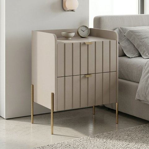 Mesa de Cabeceira Moderna Pequena com Gavetas Madeira MDF Moriah 45cm Marrom com Pés e Puxadores Aço