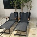 Ver imagem 4 de Espreguiçadeira Preta para Piscina Amélia em Aluminio e Tela Sling Braço de Madeira
