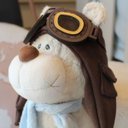 Ver imagem 3 de Banco Pelúcia Infantil Urso Aviador SILVIA & POLITO COM. E CONF. DE VEST.