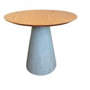 Ver imagem 1 de Mesa De Apoio Cone Cimento Queimado - Tampo Freijó 70 Cm Altura 60 Cm Cinza Claro