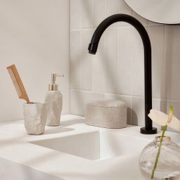 Kit com Porta-sabonete Líquido e Copo em Cimento Bege - 2