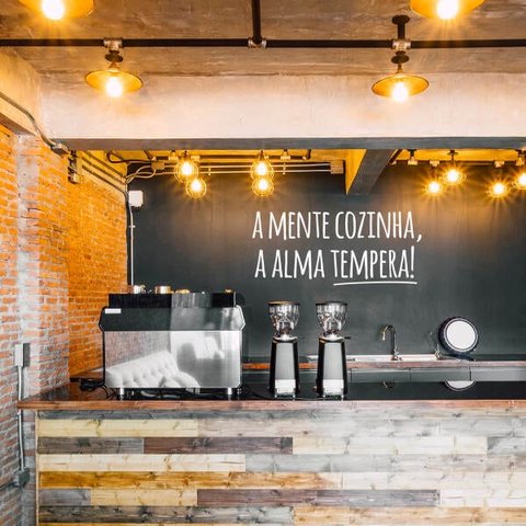 Adesivo Decorativo Parede Frase a Mente Cozinha, a Alma Tempera! - Branco