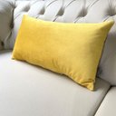 Ver imagem 1 de Almofada Retangular Lisa Veludo Amarelo 50x28cm