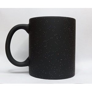 CANECA DE CERÂMICA RESINADA MÁGICA COM GLITTER PRETA (CORAÇÃO)