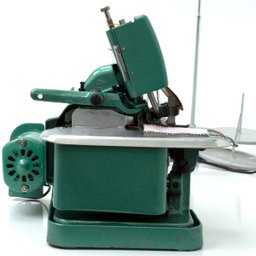 Overloque Semi Industrial Em 110V Com Pedal E Acessórios - 1