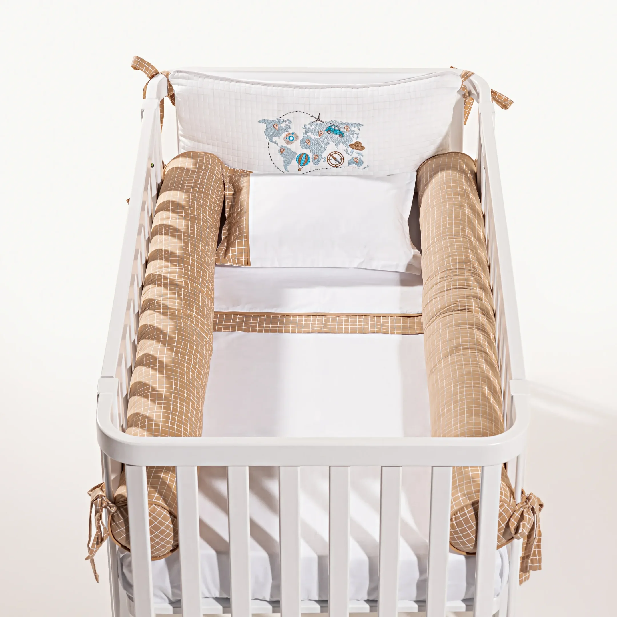 Ver imagem 5 de Kit de Berço Volta Ao Mundo Bordado | 3 Peças | Percal 230 Fios Antialérgico | Berço Americano