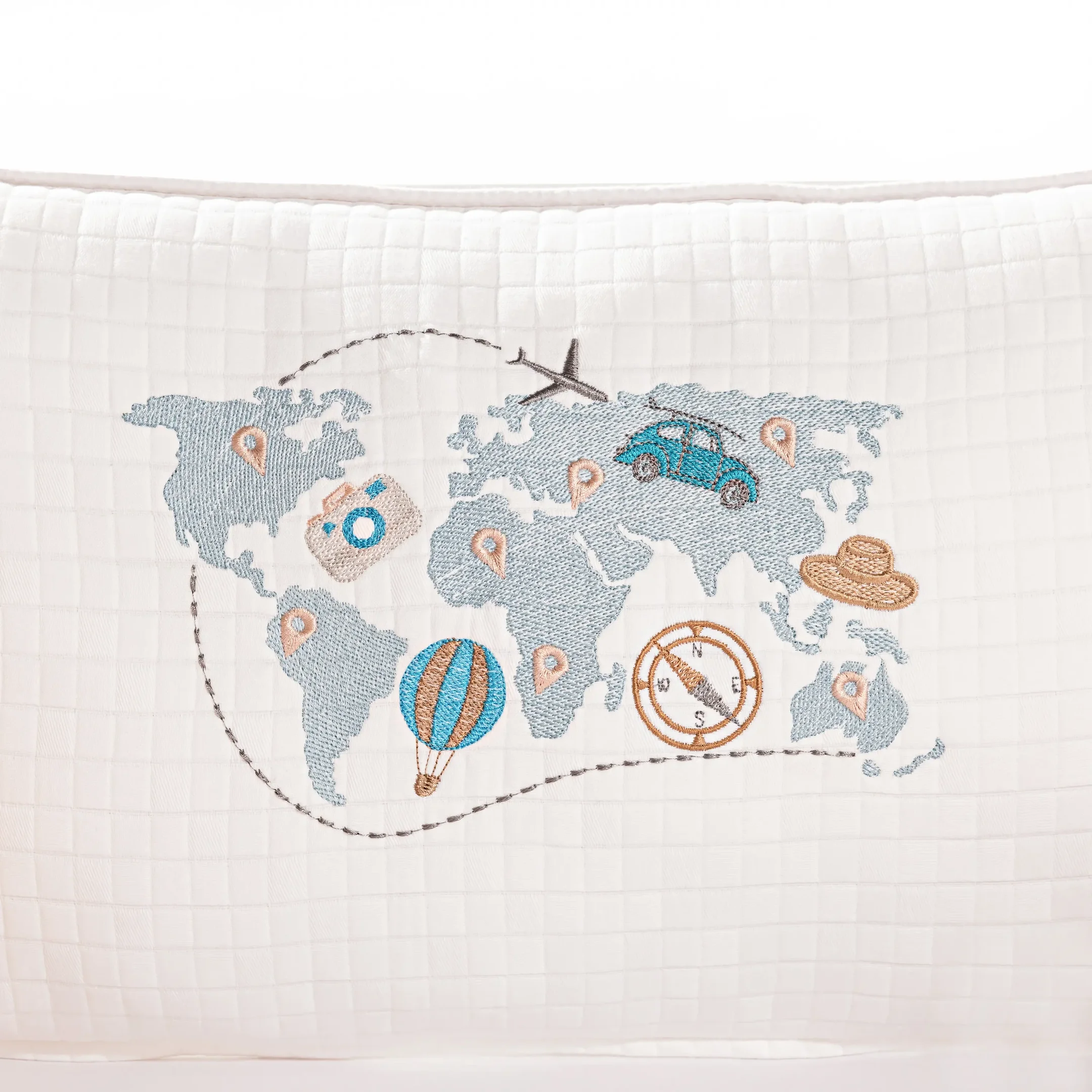 Ver imagem 4 de Kit de Berço Volta Ao Mundo Bordado | 3 Peças | Percal 230 Fios Antialérgico | Berço Americano