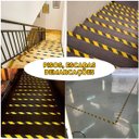 Ver imagem 4 de Fita Antiderrapante 5 Metros Listrada Adesivo Piso Chao Degrau Escada Rampa Demarcaçao Previne Acide
